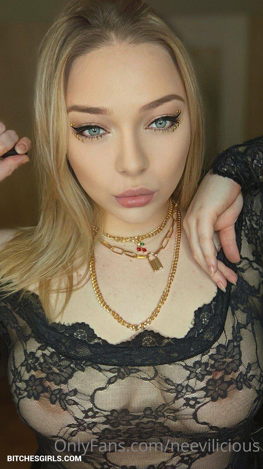 Reneesrealm porn